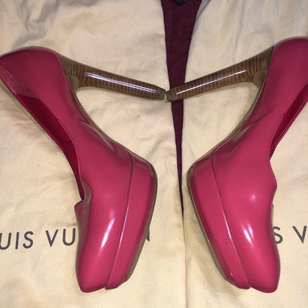 Louis Vuitton Pink Leather pointed toe pumps!  Size 8.5 - Picture 4 of 17